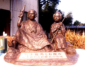 ��{���n���j�������g