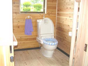 車いすでも利用可能なトイレ
